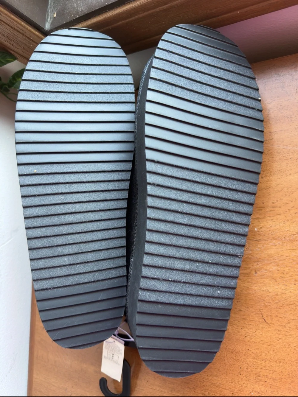 Old Navy Cozy Lined Platform Slippers Black Faux Suede NWT Women’s Size 9